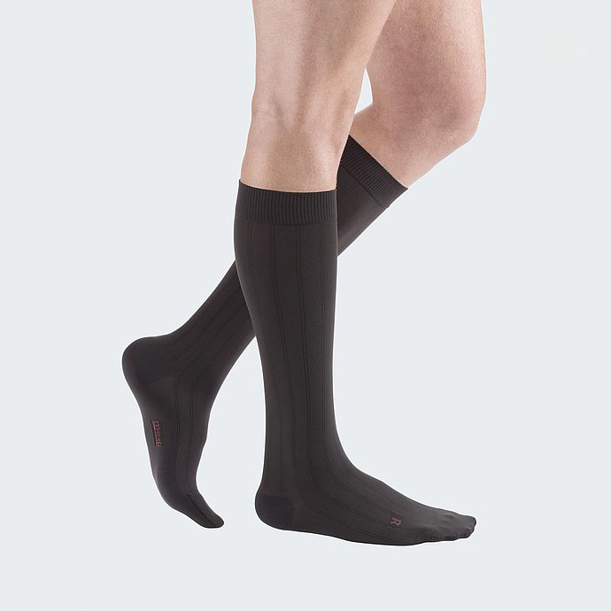mediven® for men: calcetines de compresión elegantes para hombres